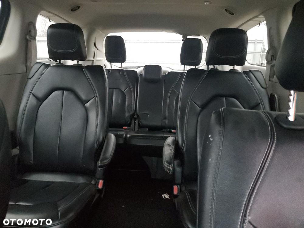 Chrysler Pacifica - 10