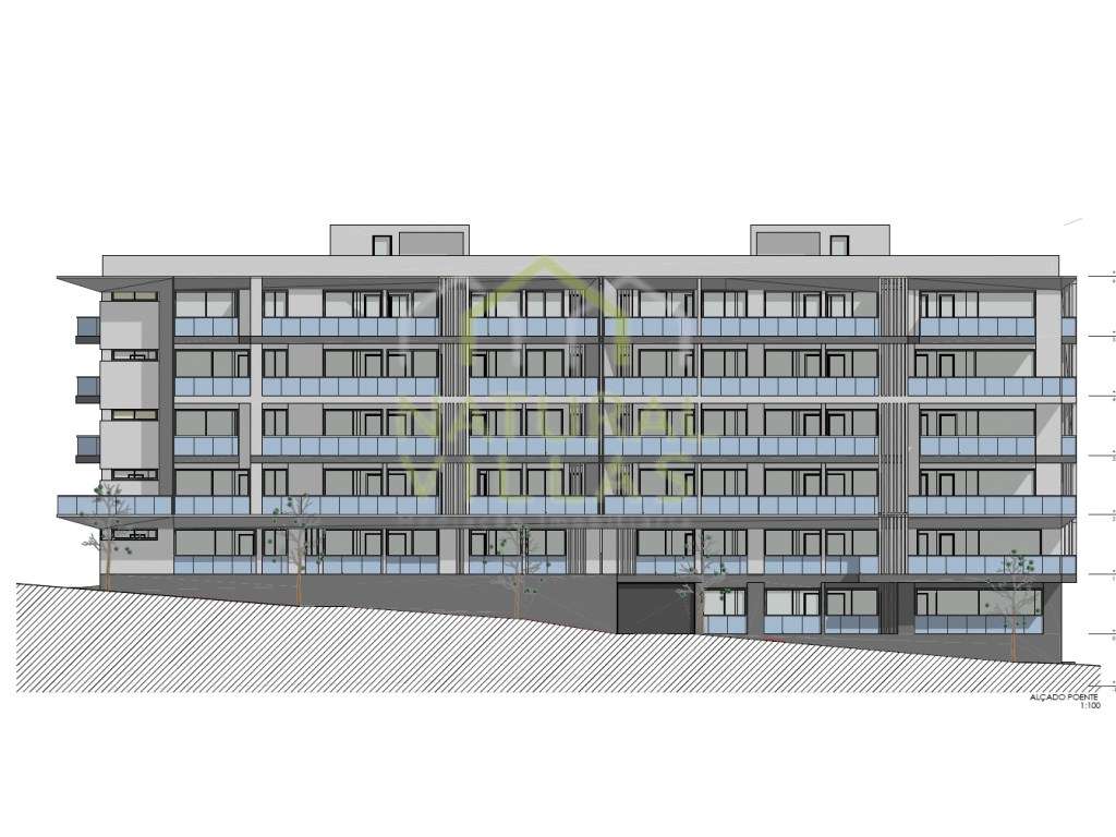 Lote com Projeto para 47 Apartamentos com Estacionamento em Quarteira - Grande imagem: 2/5
