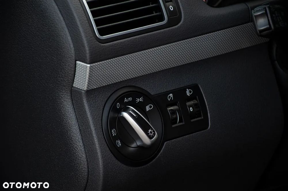 Volkswagen Touran 1.6 TDI DPF BlueMotion Technology MATCH - 38