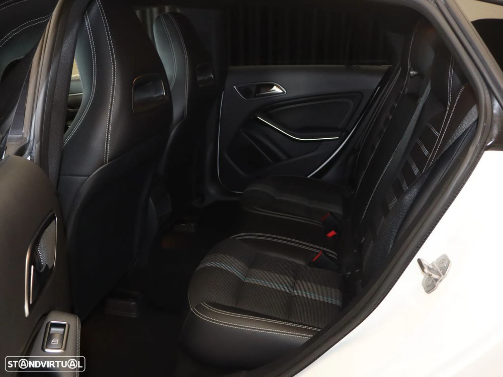 Mercedes-Benz CLA 200 d Shooting Brake Urban Aut. - 13