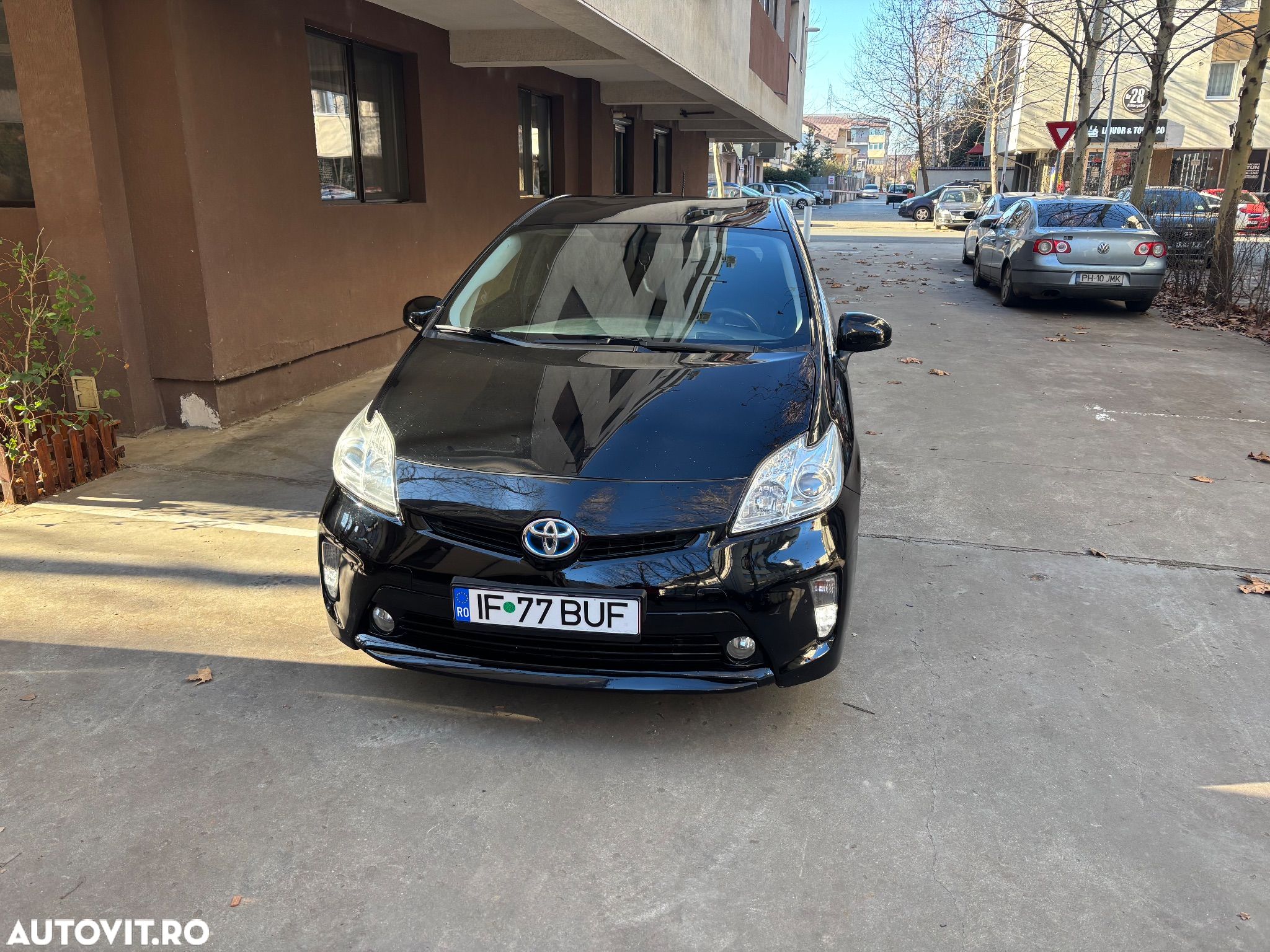 Toyota Prius (Hybrid) - 1
