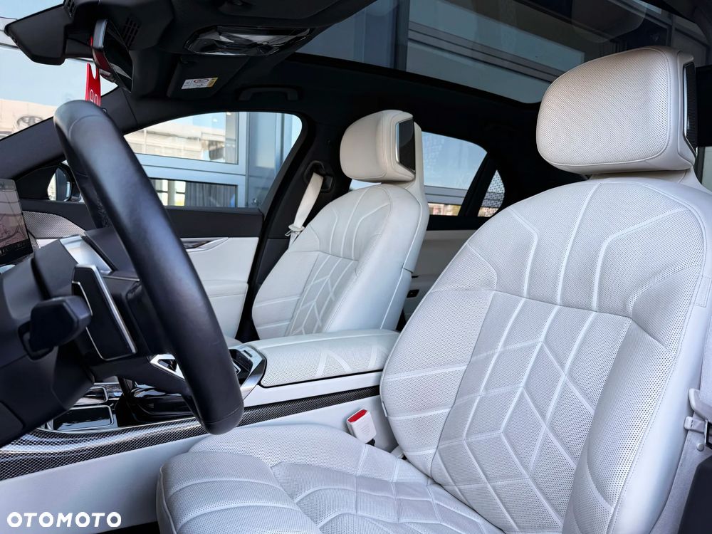 BMW Seria 7 740d xDrive mHEV sport - 26