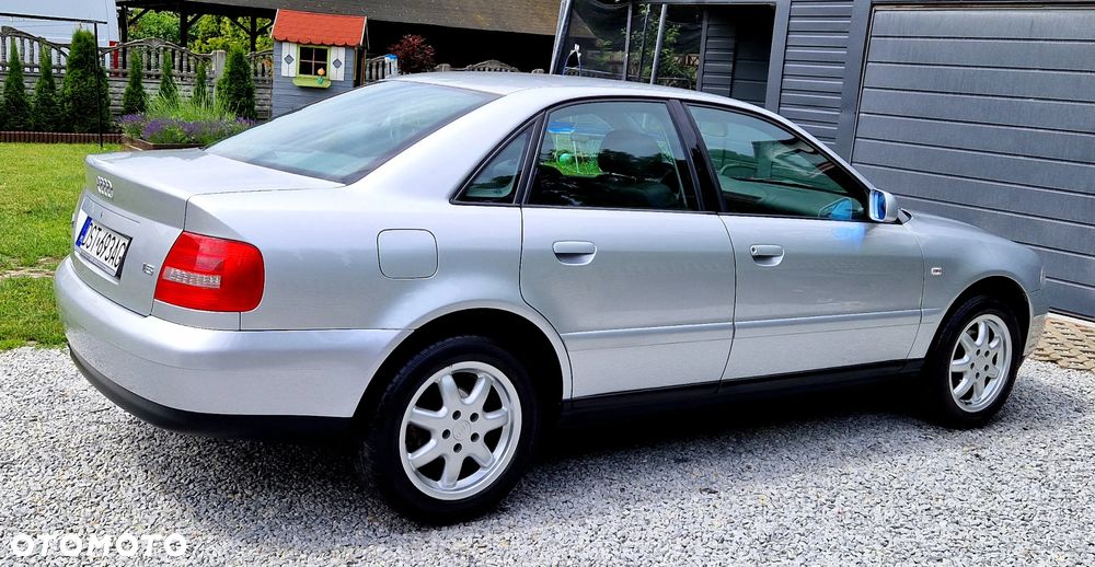 Audi A4 Limousine - 3