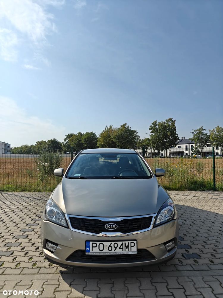 Kia Ceed - 9