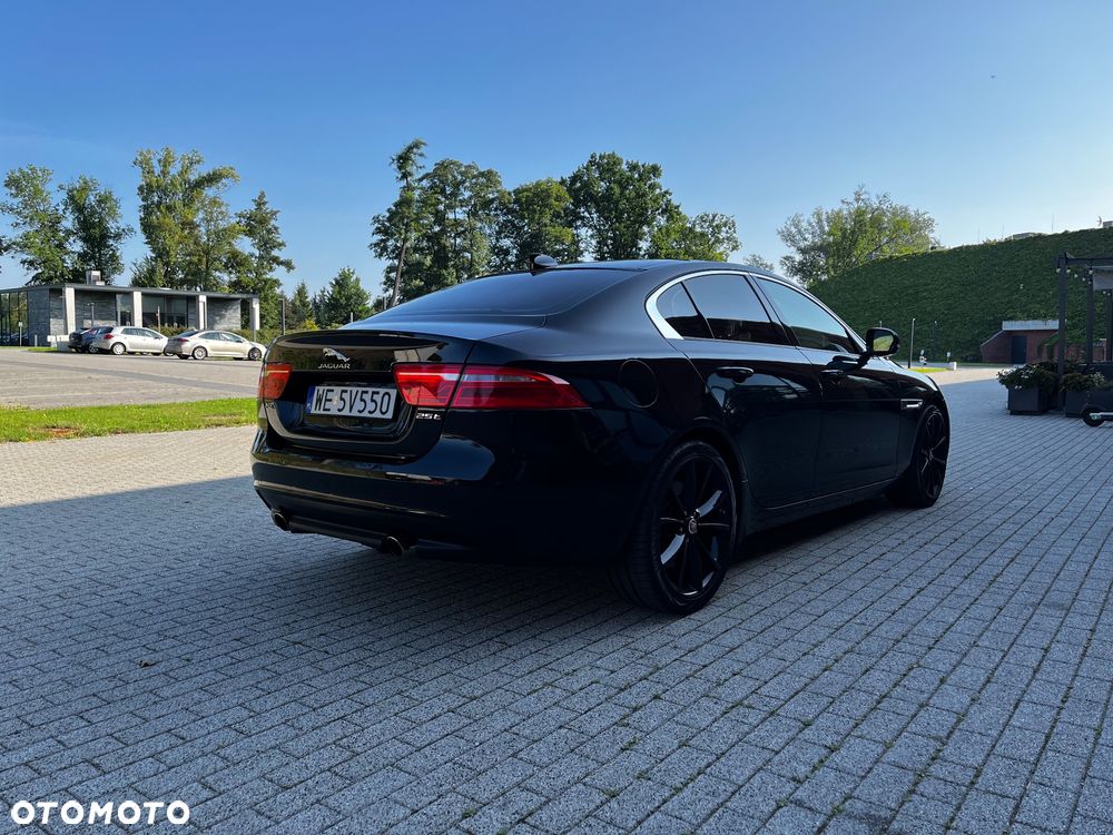 Jaguar XE 25t Prestige - 20