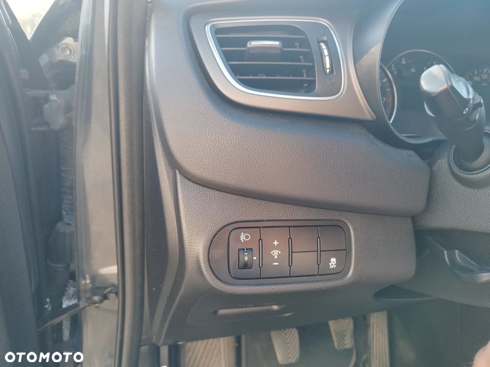 Kia Carens 1.6 GDI M - 15