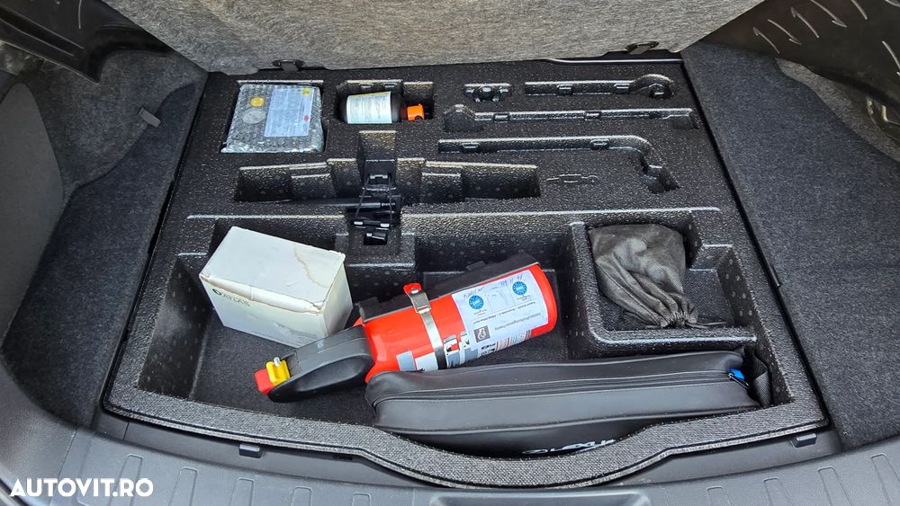 Lexus UX 250h 2.0L HEV 20H- (178 HP) 4X4 CVT Luxury - 29