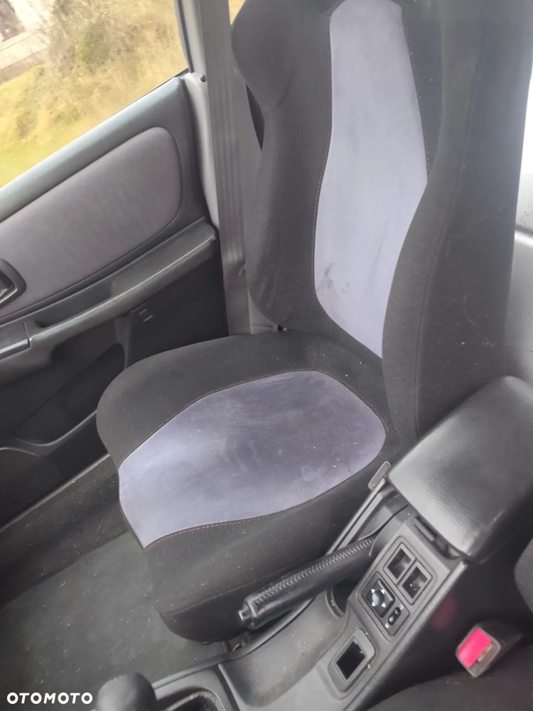Subaru Impreza GC GC8 GT 2.0 Turbo 211 km sedan fotele przód Europa - 2