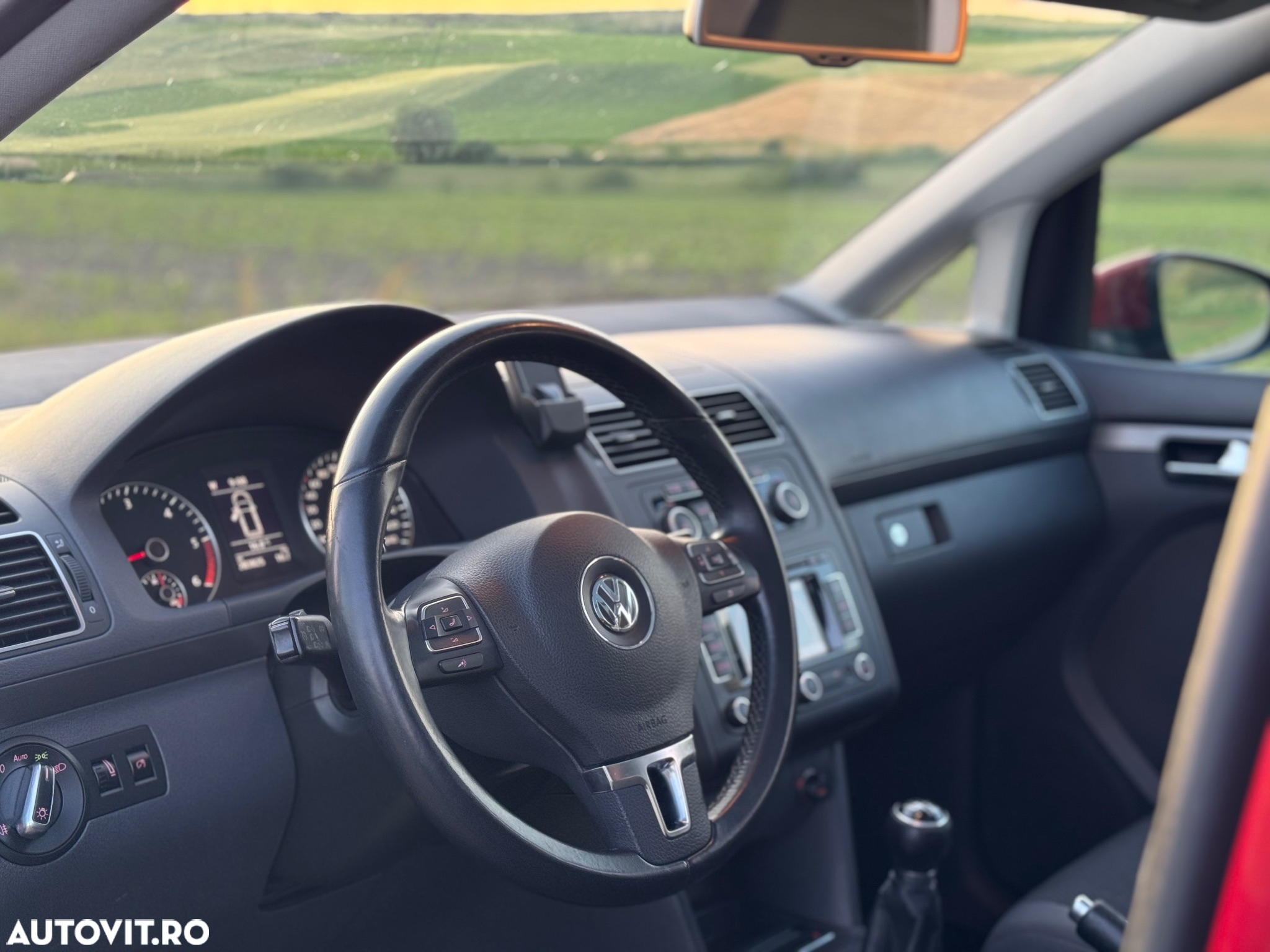 Volkswagen Touran 2.0 TDI DPF Highline - 6