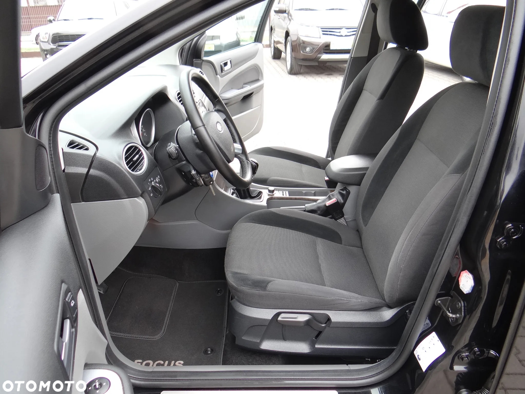Ford Focus 1.8 Ghia - 23