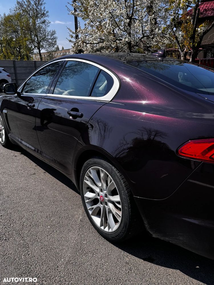 Jaguar XF 2.2D - 10