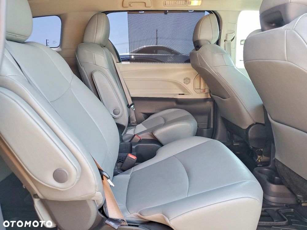 Toyota Sienna - 13