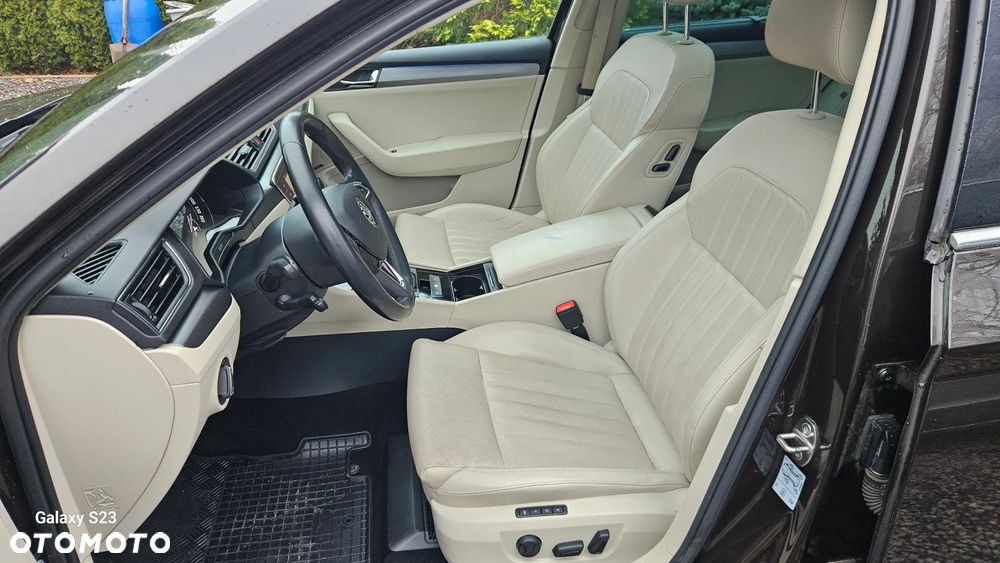 Skoda Superb 2.0 TDI DSG Premium Edition - 22