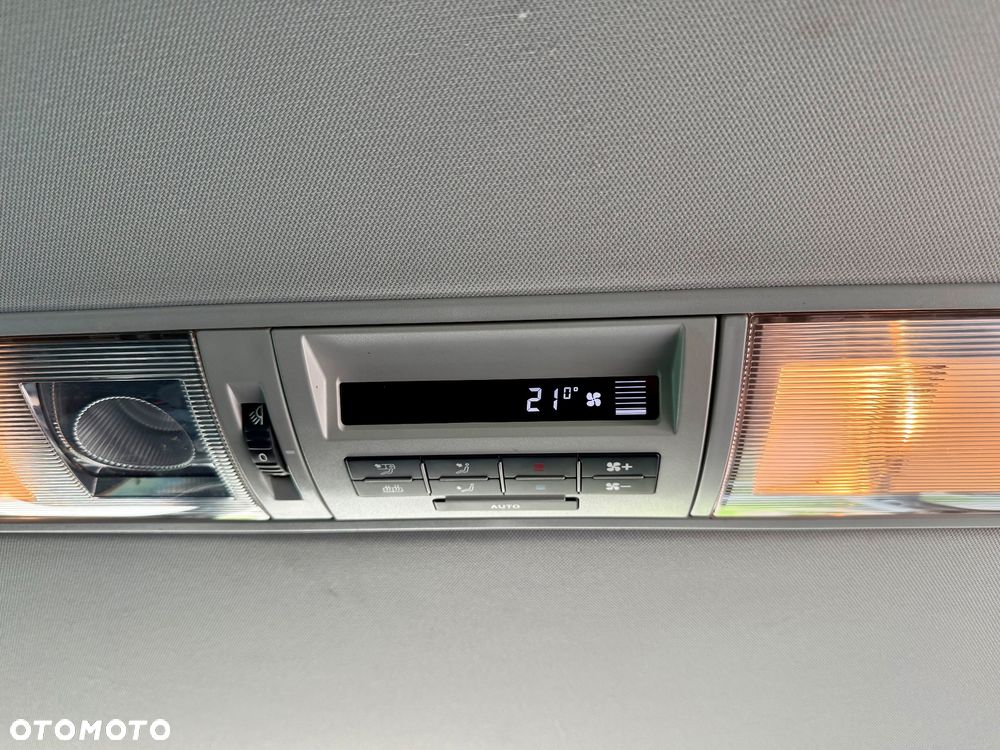 Volkswagen Multivan - 26