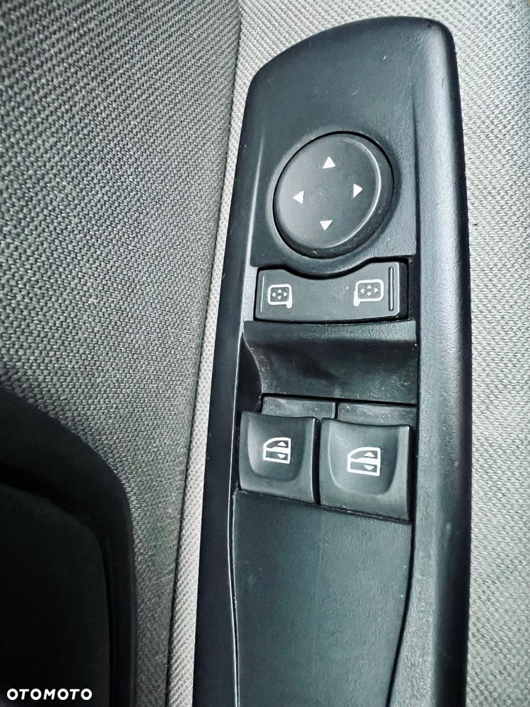 Renault Megane 1.6 16V Color Edition - 12