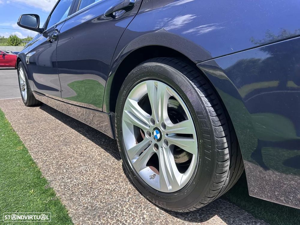 BMW 320 d Luxury Line - 22
