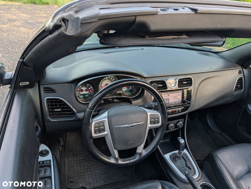 Chrysler 200 - 32