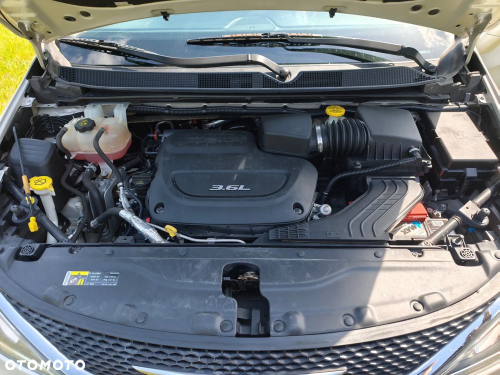 Chrysler Pacifica - 33
