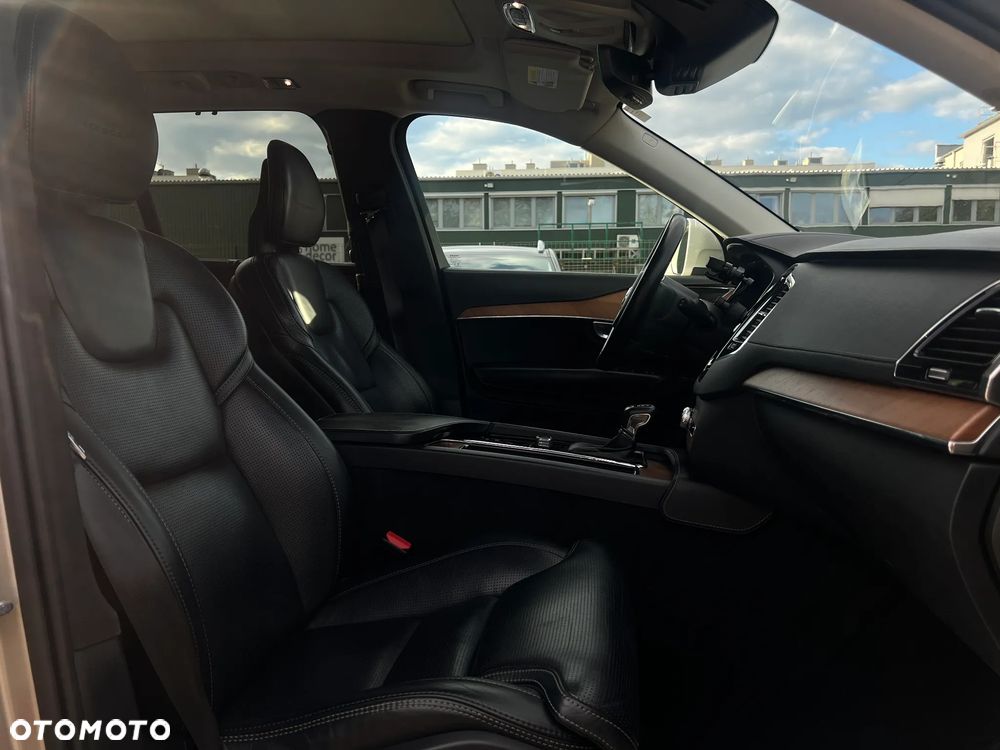 Volvo XC 90 - 22