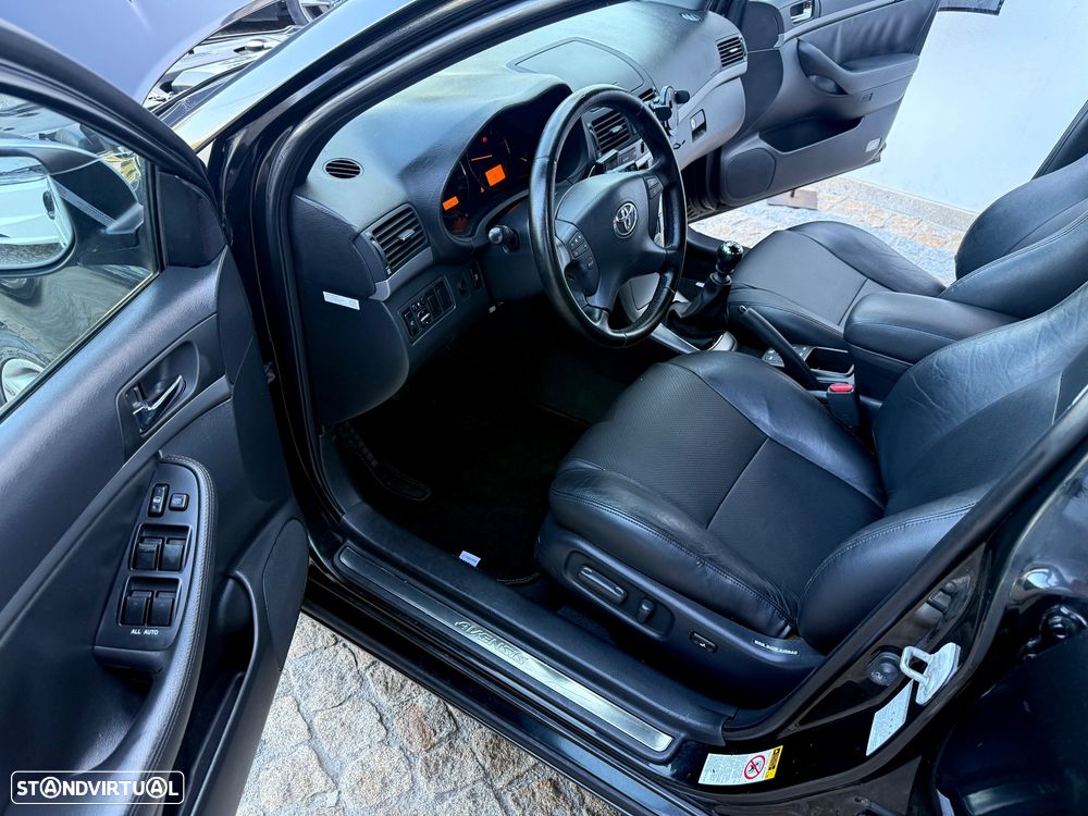 Toyota Avensis SW 2.2 D-4D Executive - 35