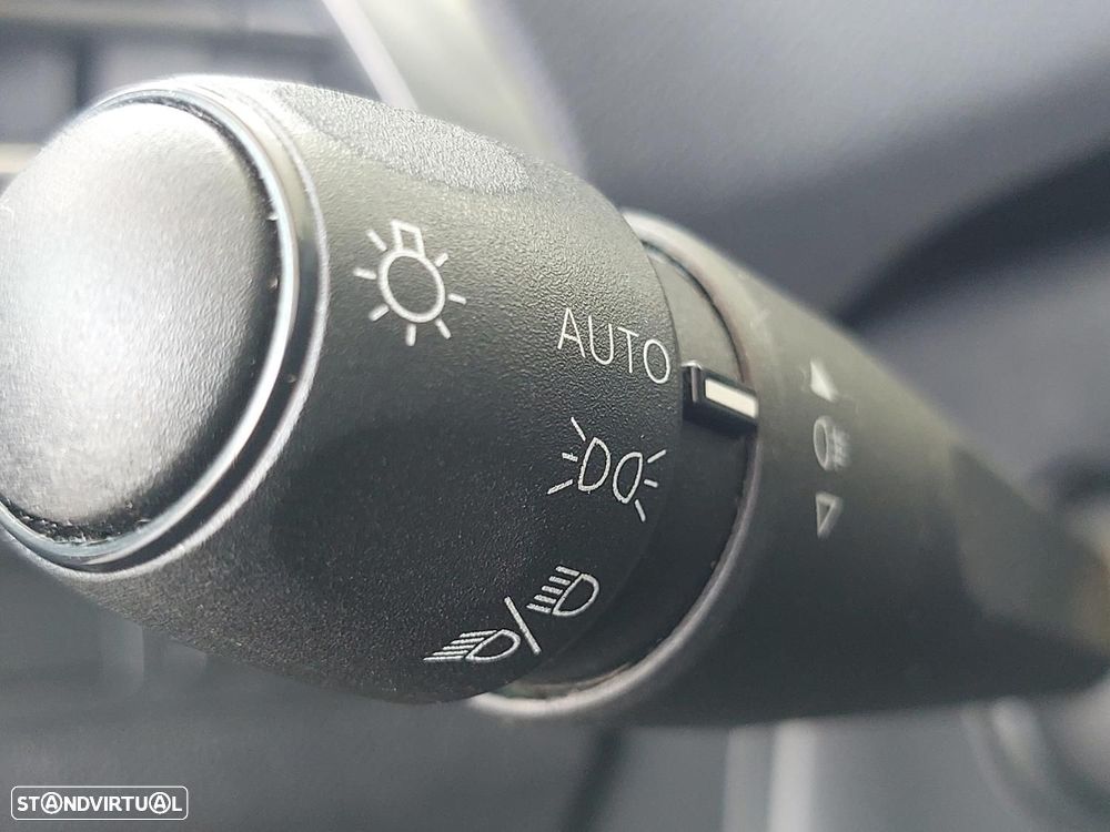 Peugeot 3008 1.5 BlueHDi Active Pack — fotografia 21