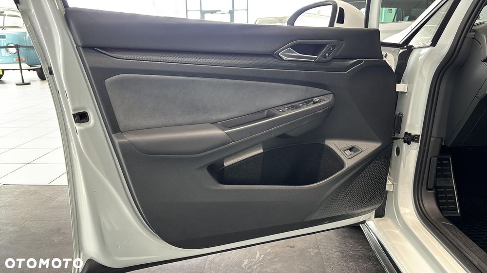 Volkswagen Golf - 10