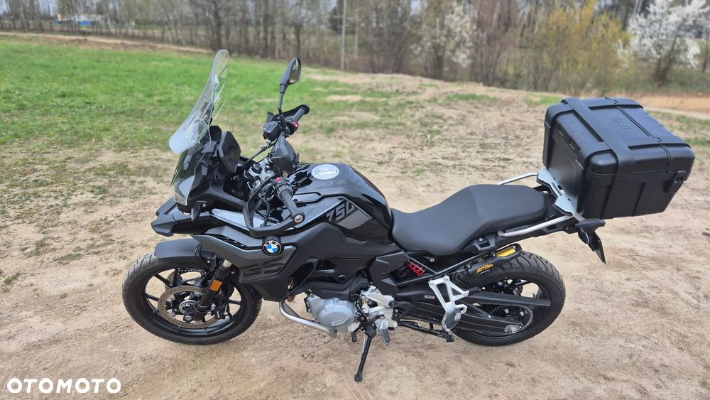 BMW F - 12