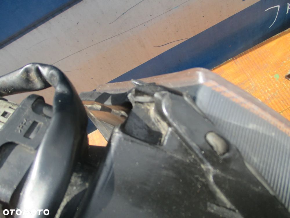 Lampa MITSUBISHI SPACE RUNNER - 9