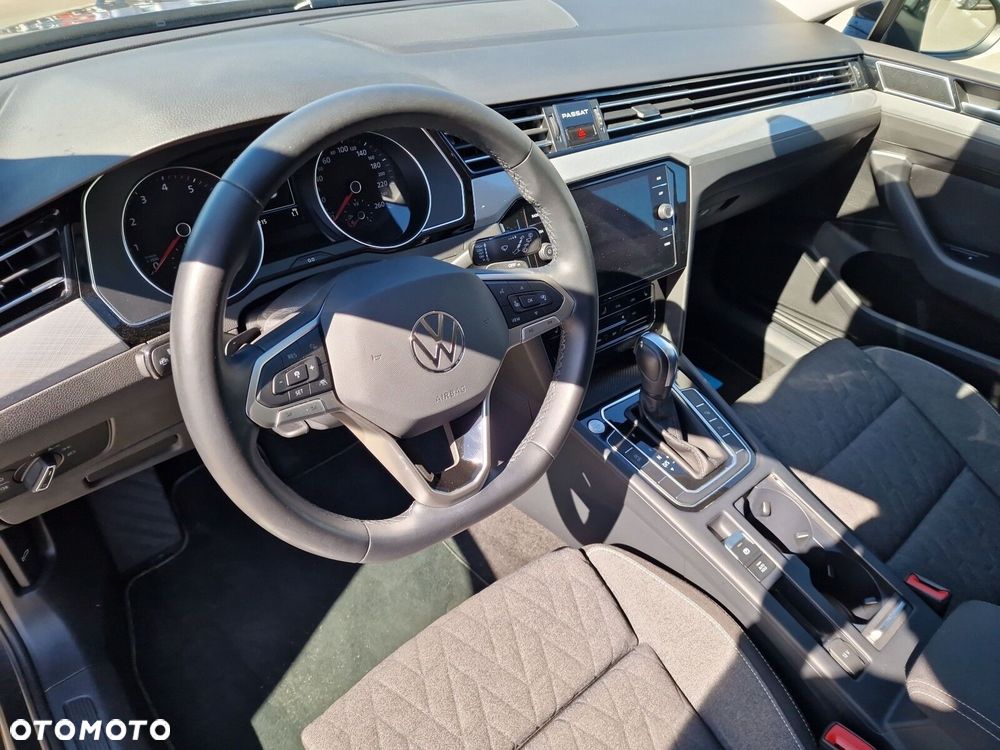 Volkswagen Passat - 12