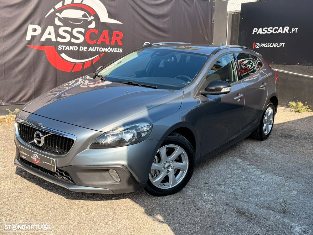 Volvo V40 2.0 D2 Momentum - 1