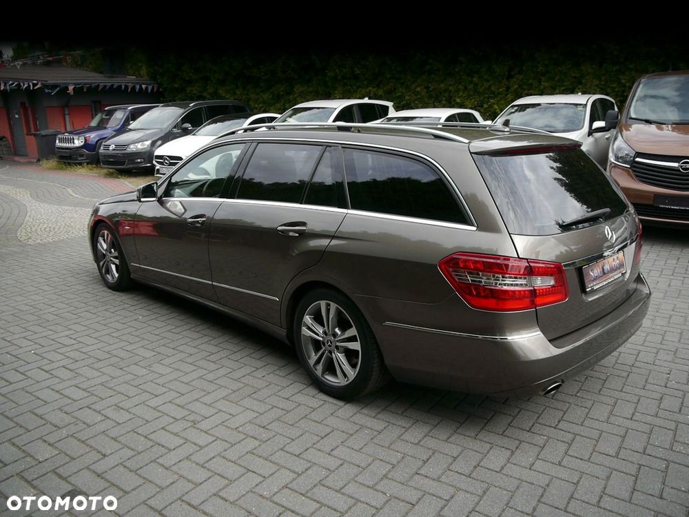 Mercedes-Benz Klasa E 200 CGI BlueEFFICIENCY 7G-TRONIC Avantgarde - 12