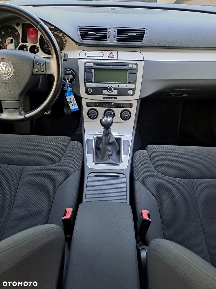 Volkswagen Passat 2.0 TDI DPF Highline - 16