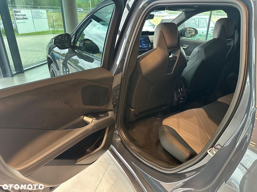 BMW iX3 - 26