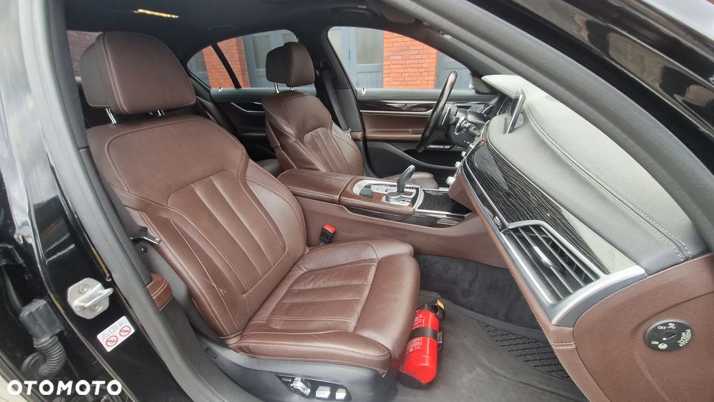 BMW Seria 7 740d xDrive - 26