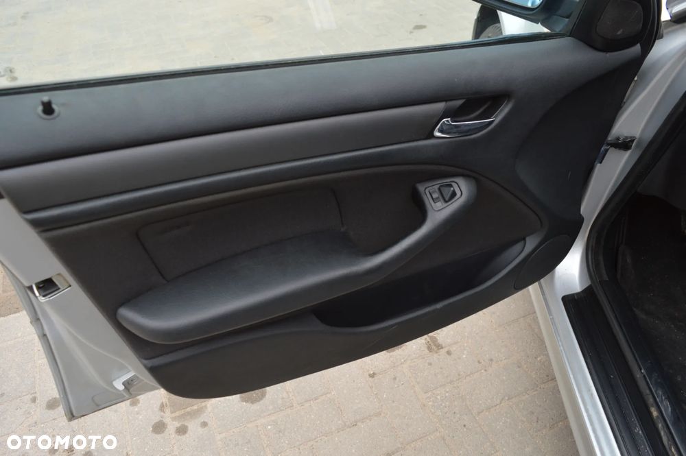 BMW Seria 3 318i - 14