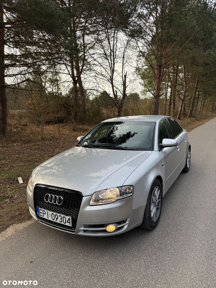 Audi A4 Limousine - 1