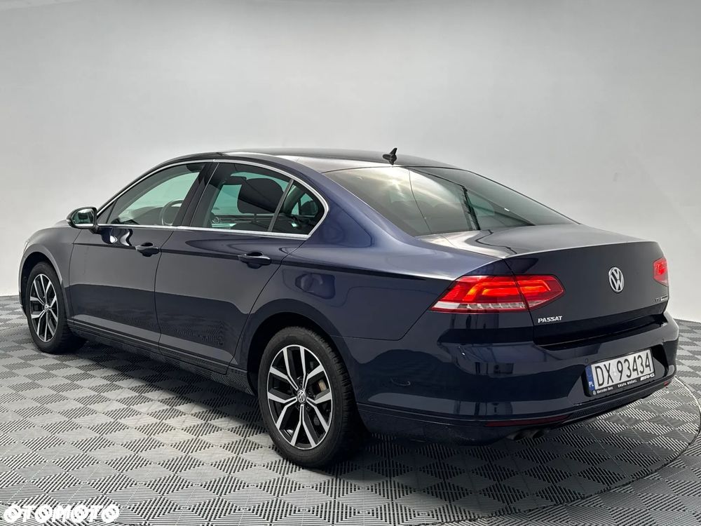 Volkswagen Passat 2016 photo 2