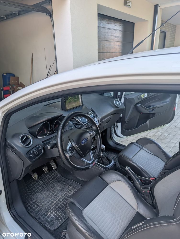 Ford Fiesta ST - 10