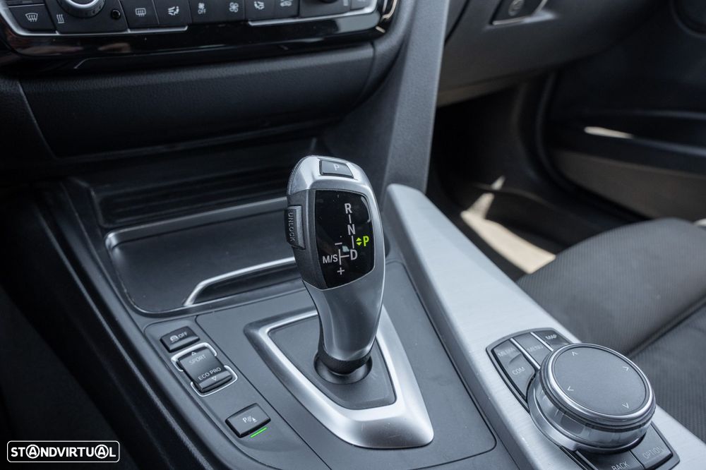 BMW 320 d Touring Line Luxury Auto - 17