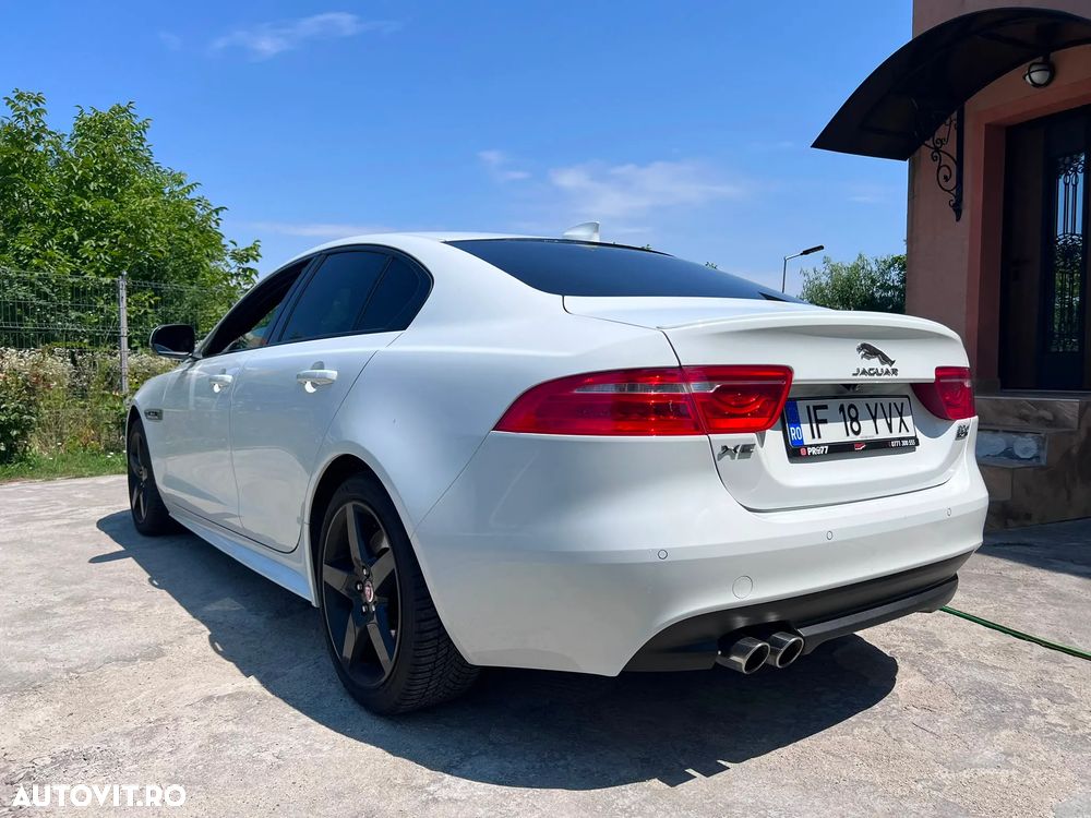 Jaguar XE 2.0 AWD R-Sport - 15