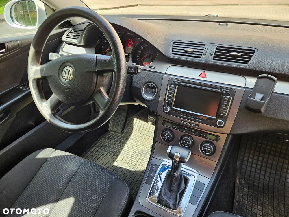 Volkswagen Passat 2.0 TDI Trendline DSG - 10