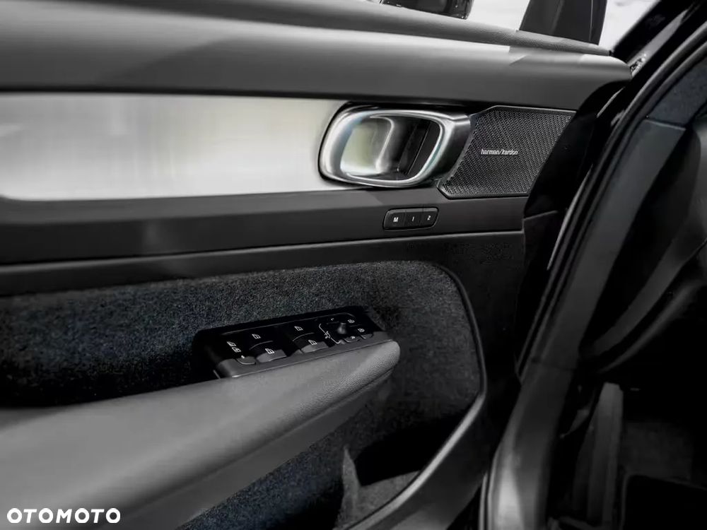 Volvo XC 40 B4 B AWD DKG RDesign - 17