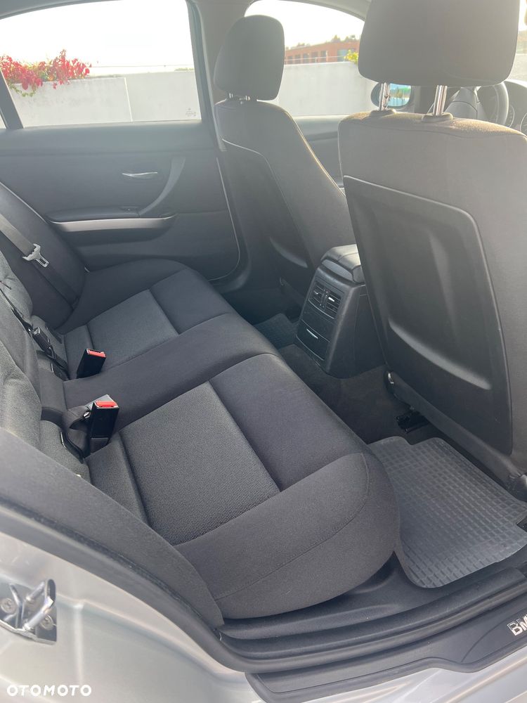 BMW Seria 3 318i - 8