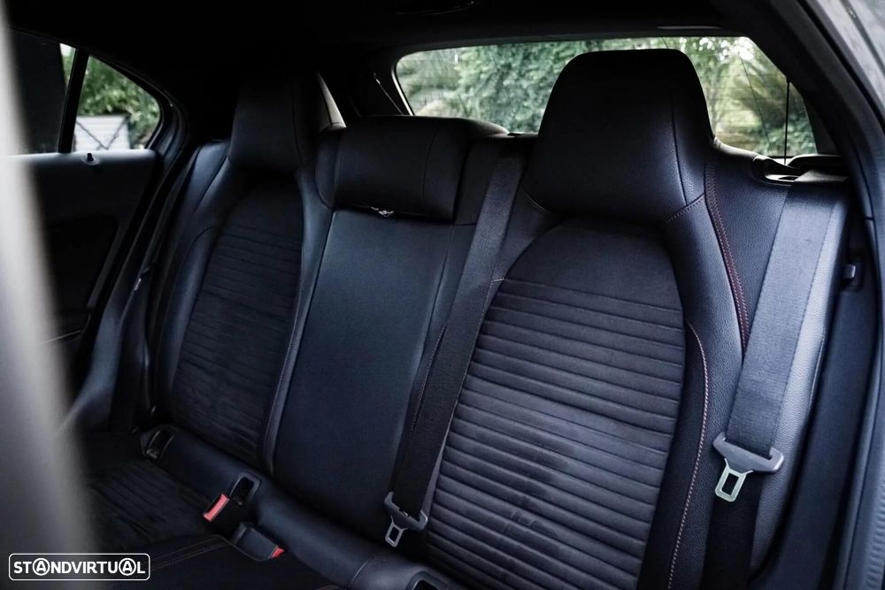 Mercedes-Benz A 180 d AMG Line - 39