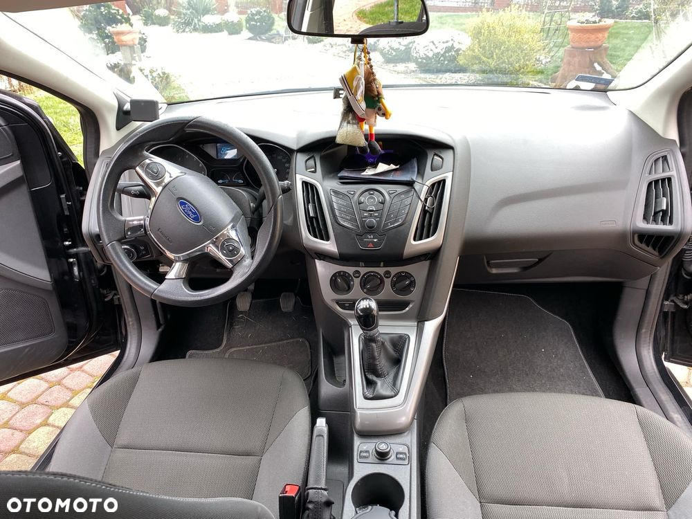Ford Focus 1.6 Ambiente - 4
