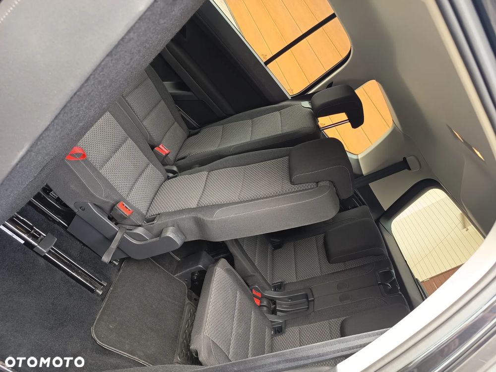 Volkswagen Touran - 14