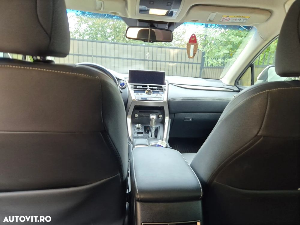 Lexus Seria NX - 16