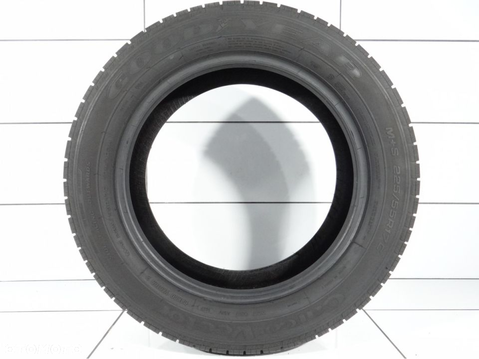 Opony całoroczne 225/55R17C 104/102H Goodyear - 3