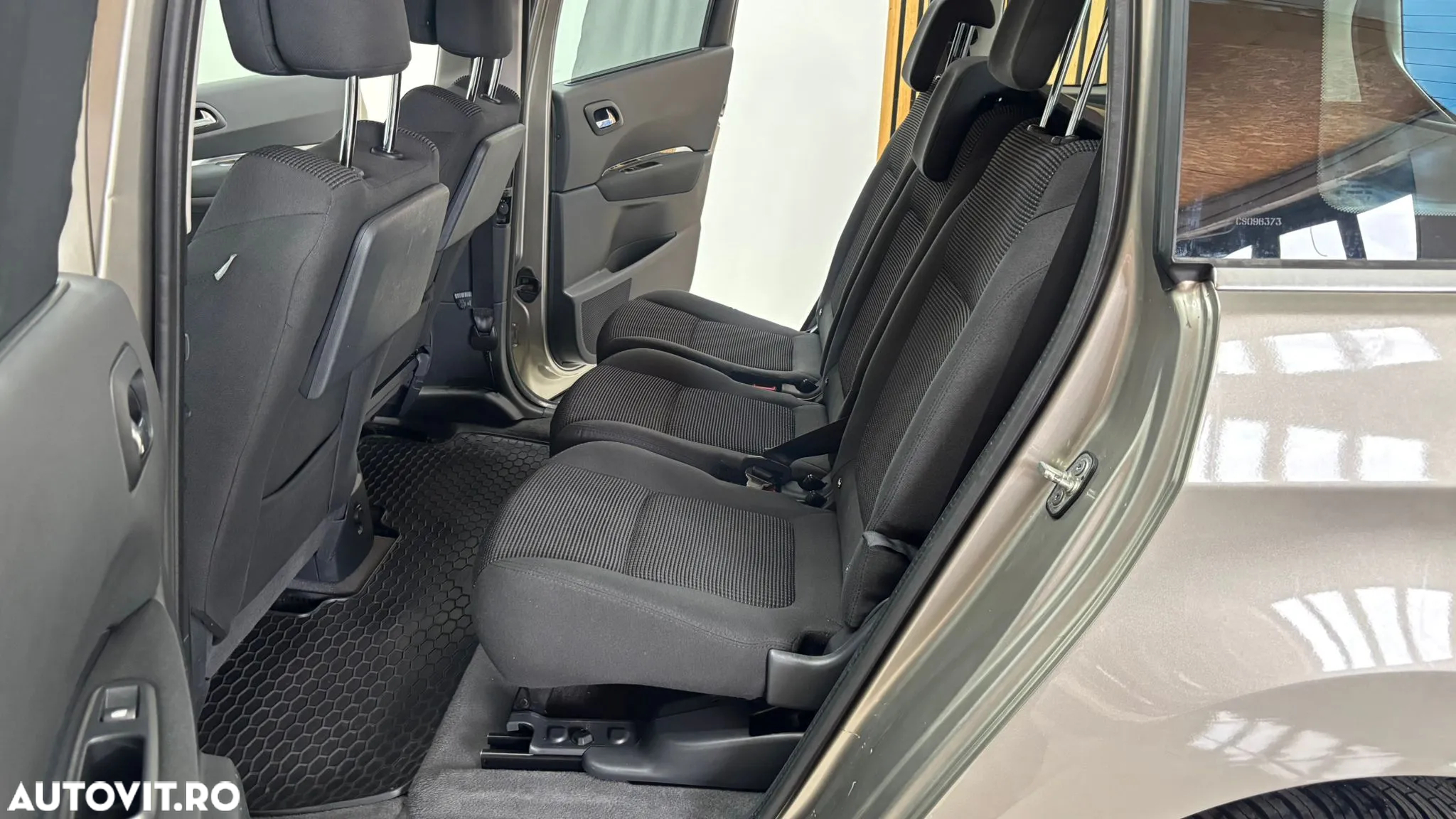 Peugeot 5008 - 8