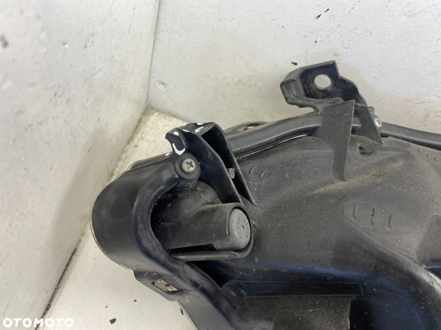 TOYOTA VERSO S LAMPA PRAWY PRZÓD - 9